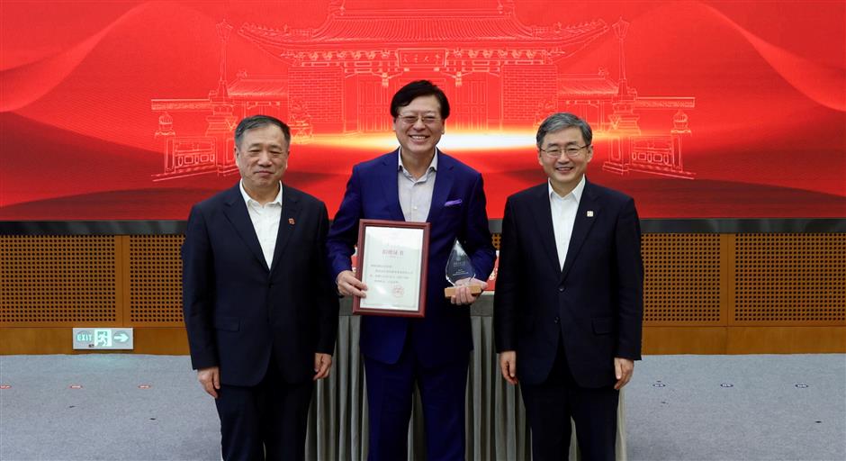 Lenovo CEO Donates 200m Yuan to Alma Mater