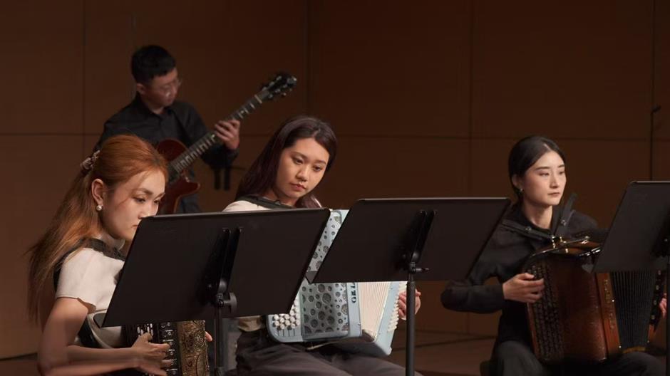 无需预约,免费观演!周日来听草坪音乐会