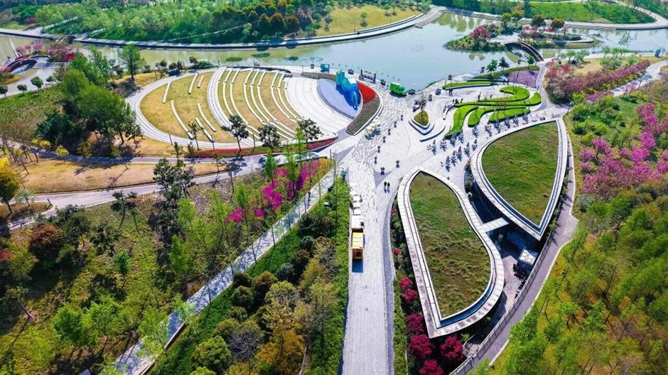 无需预约,免费观演!周日来听草坪音乐会