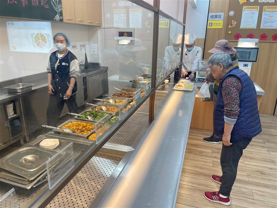 Shanghai Community Center Offers Active Life for Seniors