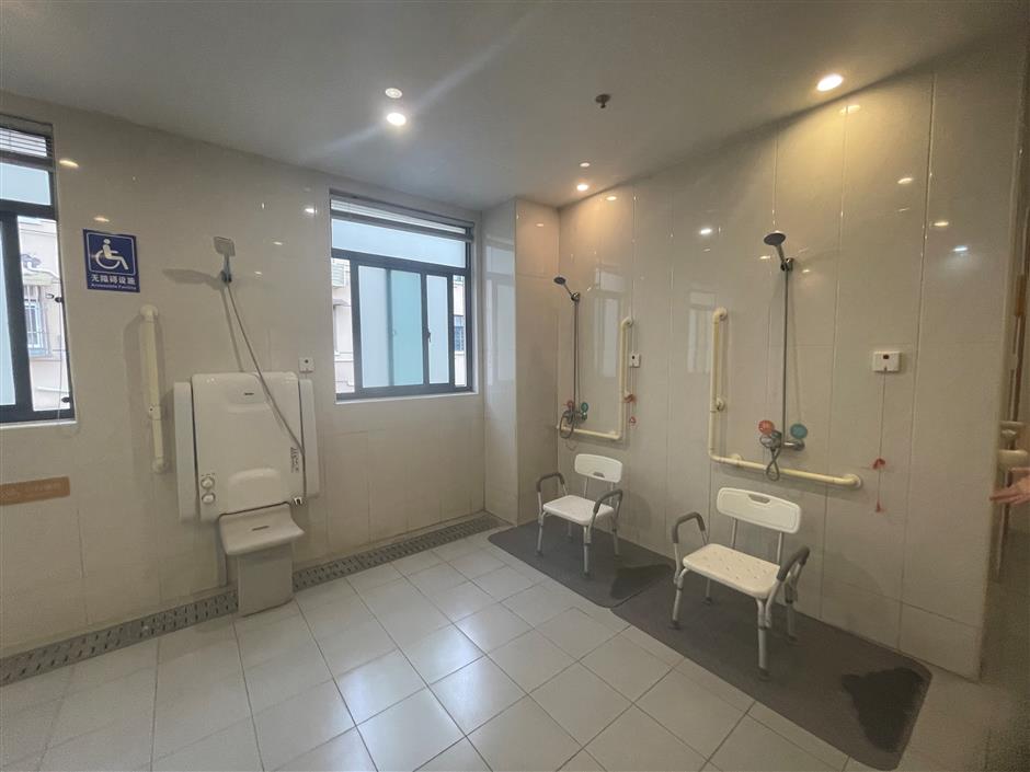 Shanghai Community Center Offers Active Life for Seniors