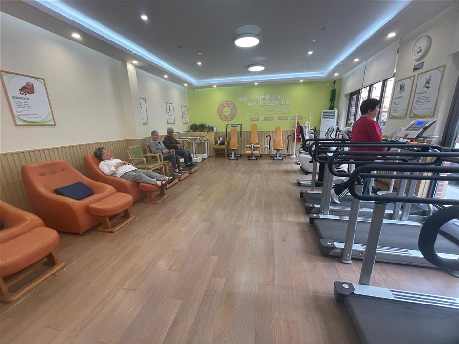 Shanghai Community Center Offers Active Life for Seniors