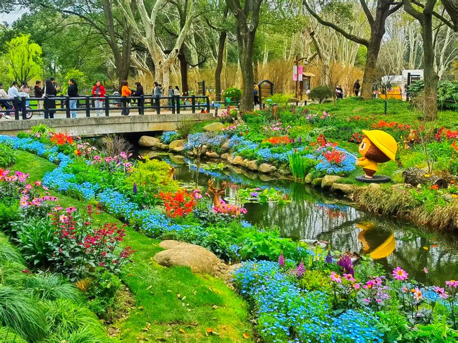'Sea of Flowers': Shanghai Blooming for International Show
