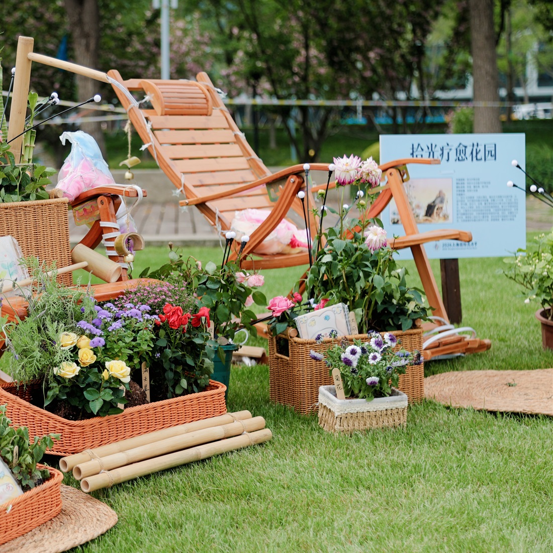 Residents Transform West Bund for Shanghai International Flower Show