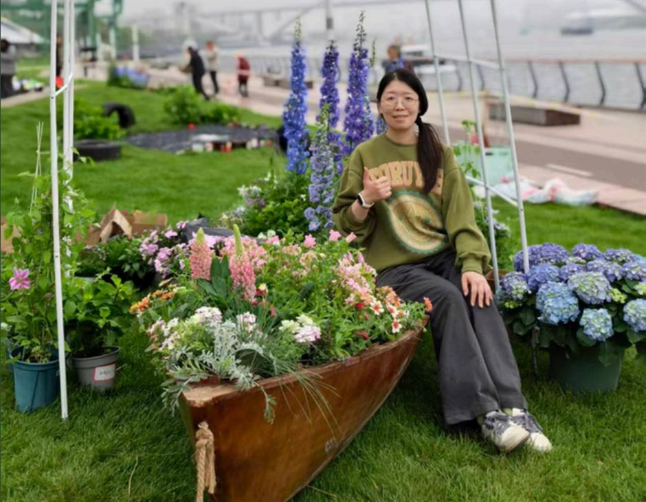 Residents Transform West Bund for Shanghai International Flower Show