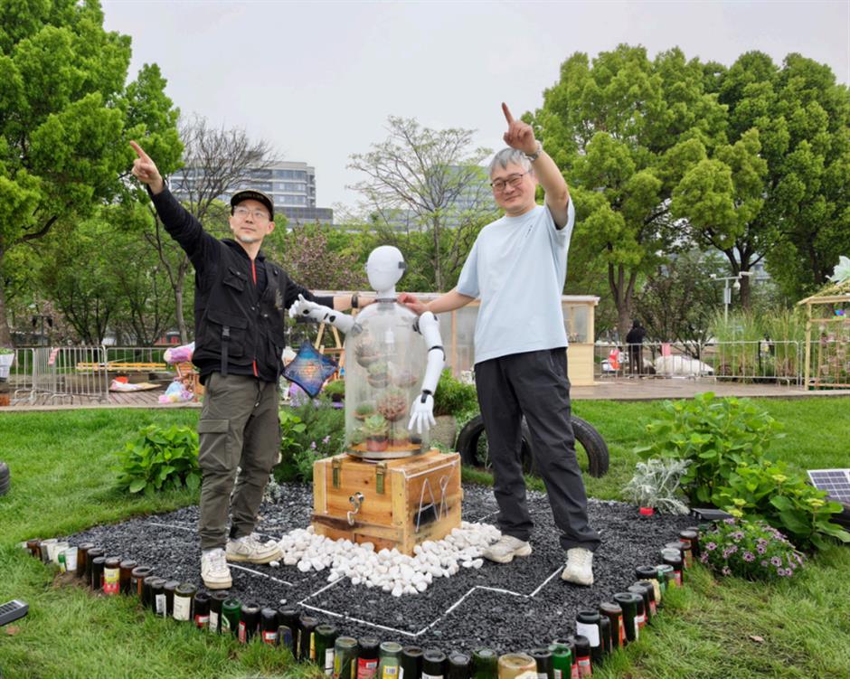 Residents Transform West Bund for Shanghai International Flower Show