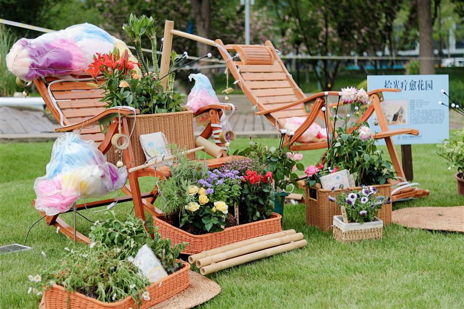 Residents Transform West Bund for Shanghai International Flower Show