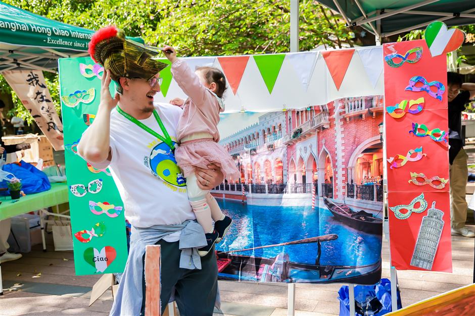 Expats Join in Hongqiao Community Lifestyle Festival