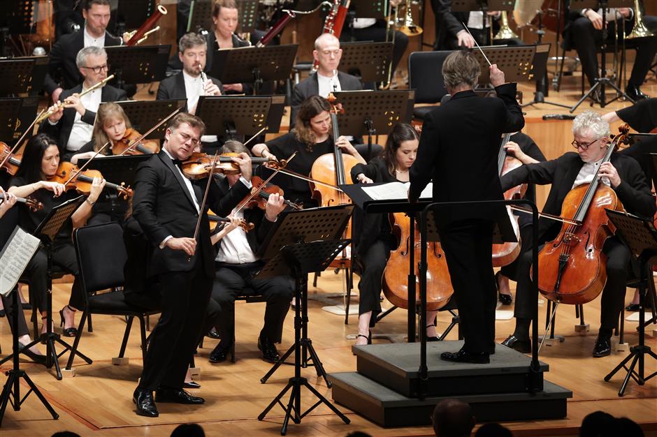 Salonen and Orchestre de Paris Make Shanghai Debut