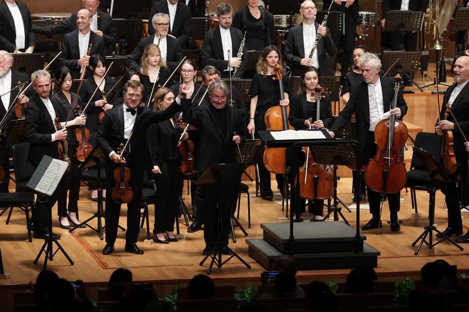 Salonen and Orchestre de Paris Make Shanghai Debut