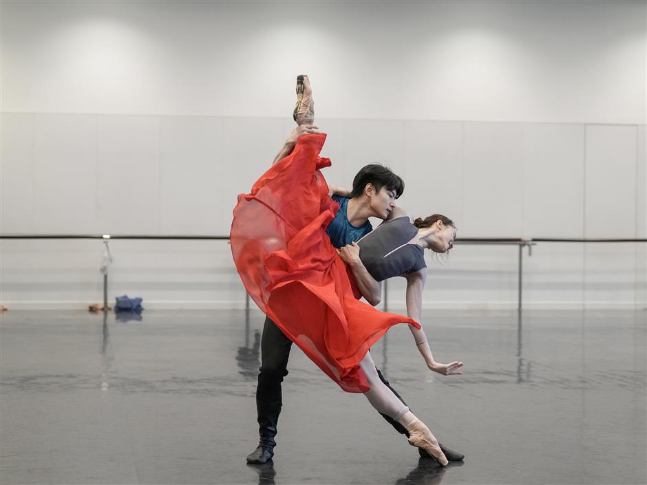 A Contemporary Ballet Tribute to Xinjiang's Musical Legacy