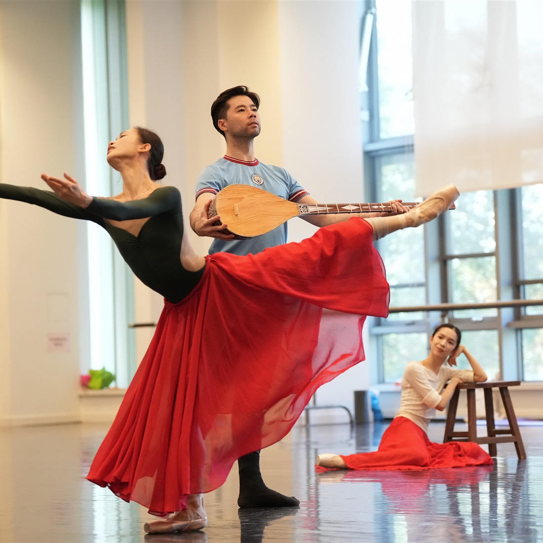 A Contemporary Ballet Tribute to Xinjiang's Musical Legacy