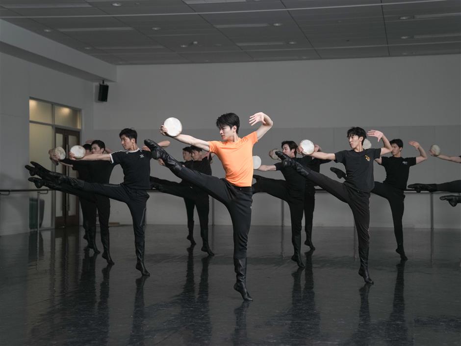A Contemporary Ballet Tribute to Xinjiang's Musical Legacy