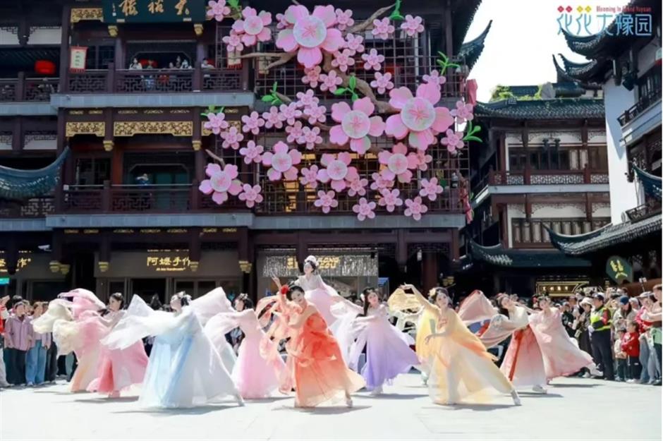 走花路、逛花市、赏演艺!上海春日顶流花会来了