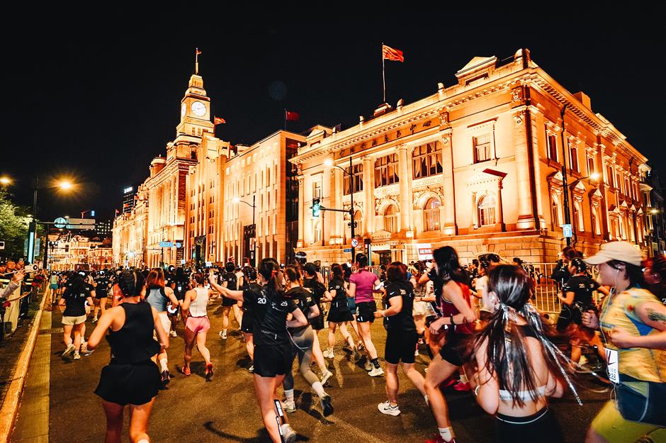 Female Runners Light up the Night at Nike After Dark Tour