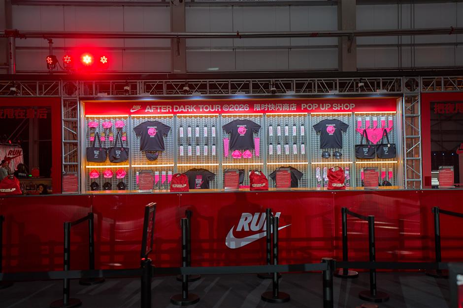 Female Runners Light up the Night at Nike After Dark Tour