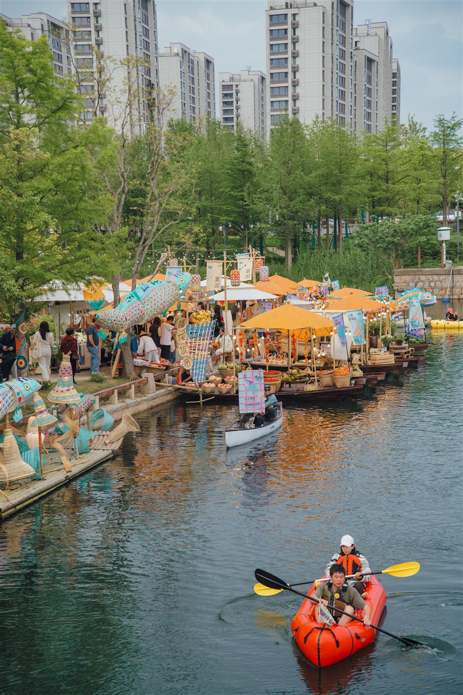 Panlong Xintiandi Marks 3rd Anniversary With Floating Water Market