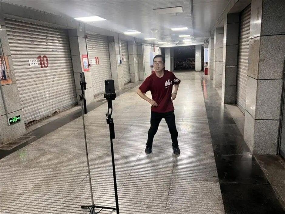 Father Who Danced in Subway to Save Dying Daughter Mourns Her Death
