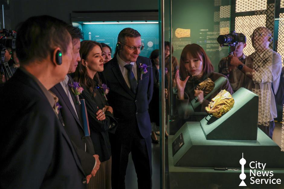 Sino-French Salon Blends Floral Art, Heritage, Urban Exchanges