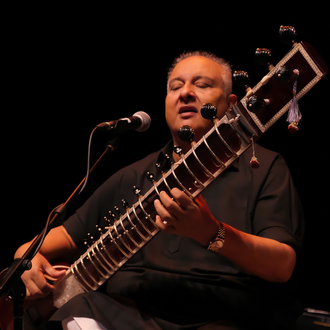 Where the Sitar Gently Sings: Shujaat Khan Brings the Romance of Raga to Shanghai Yet Again
