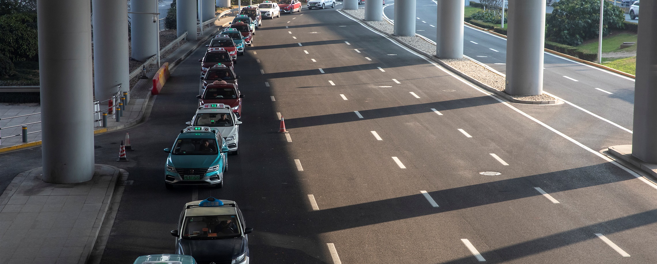 Shanghai to Blacklist Rogue Taxi Drivers After Airport Overcharging Scandal