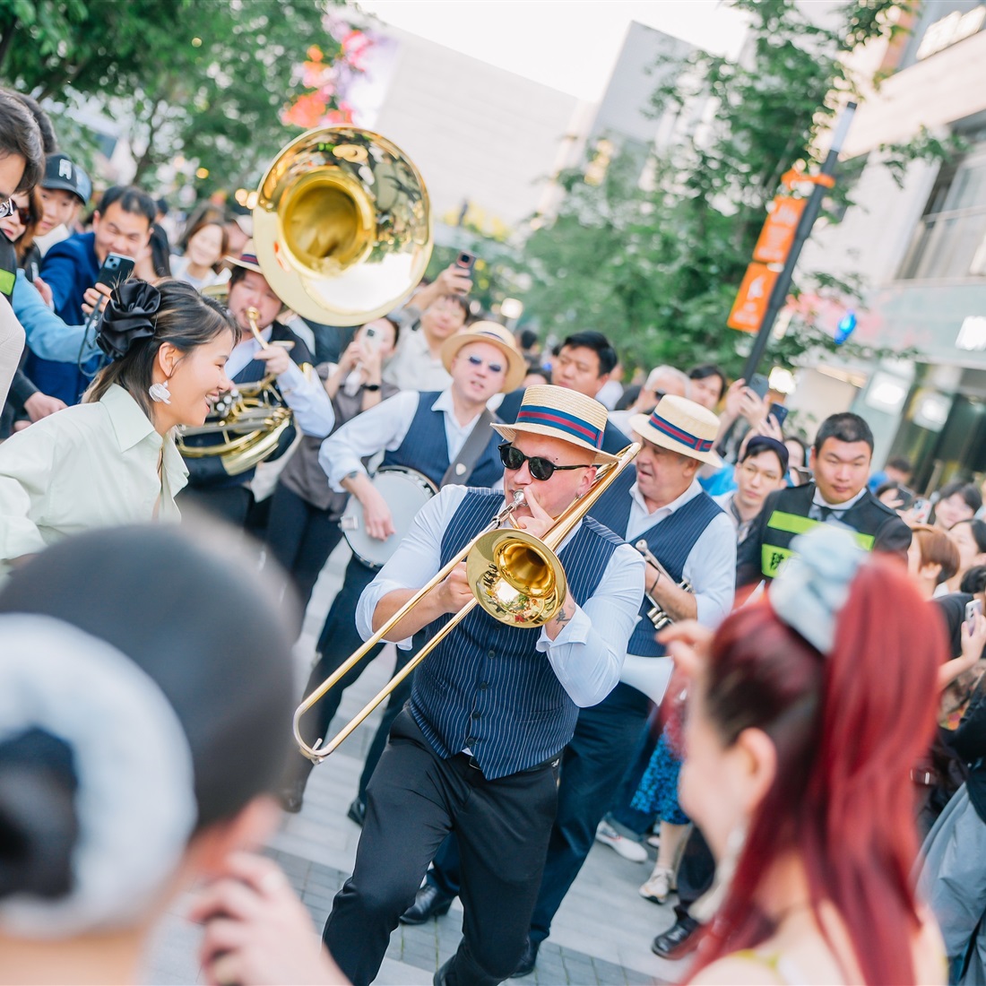 Consumption Booms, Tourist Numbers Soar in Shanghai During Holiday