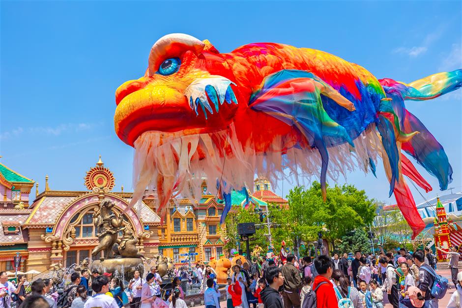Consumption Booms, Tourist Numbers Soar in Shanghai During Holiday