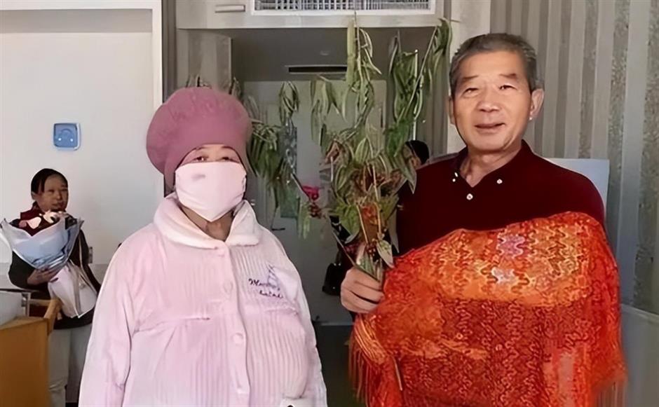At 72, China's Oldest Natural Mother Lies Bedridden as Young Daughter Tries to Care for Her