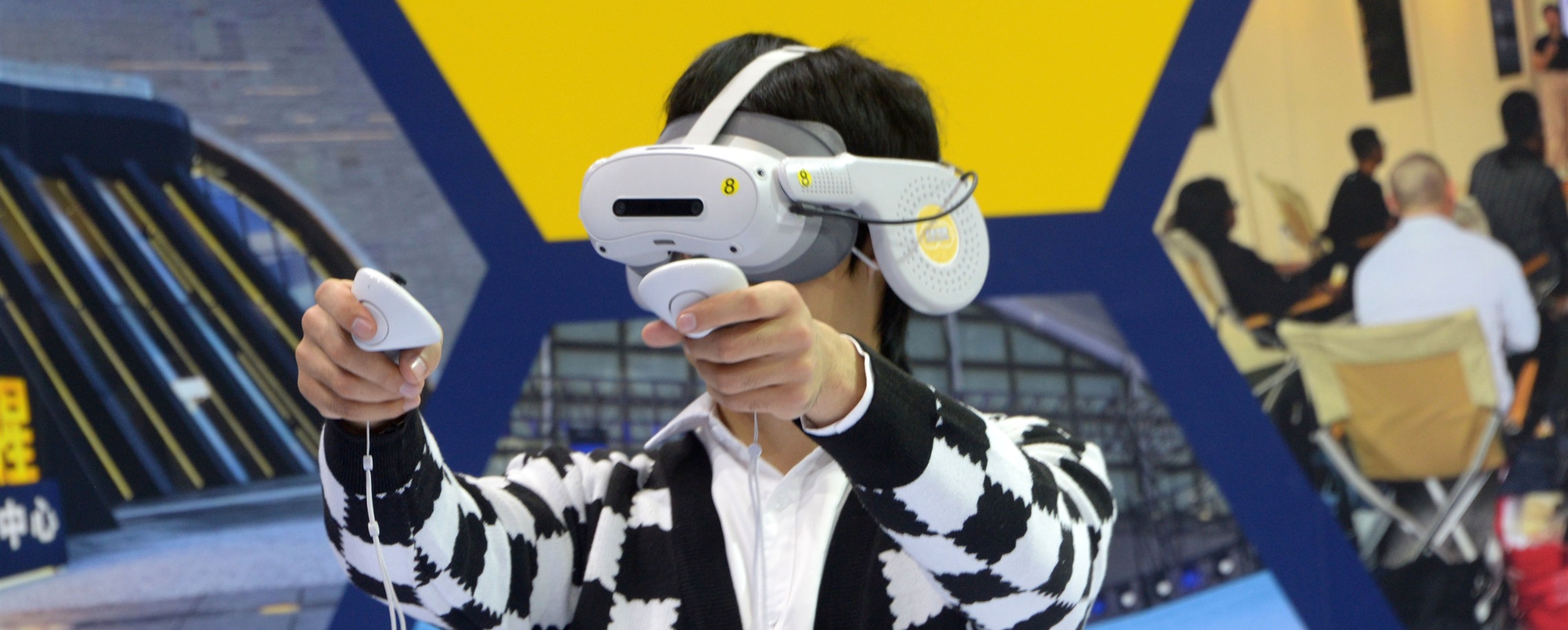 Shanghai Information Consumption Festival Offers Tokens, Public Discounts