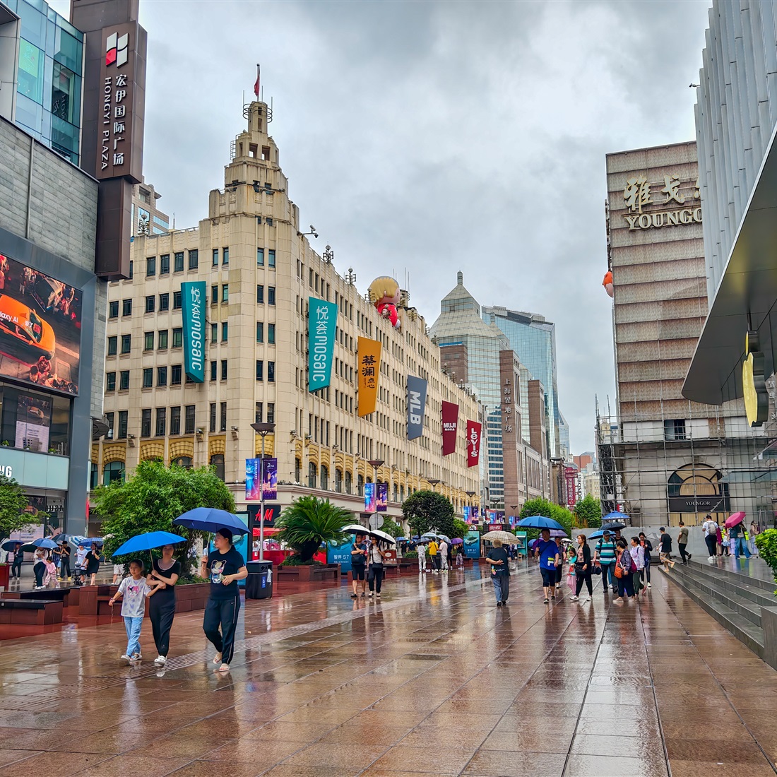 Shanghai Heads Into Muggy and Rainy Week