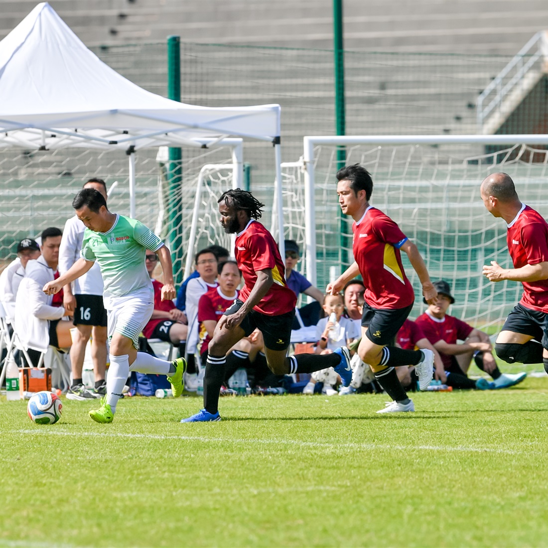 Charity match raises US$11,444 for football program in Yunnan