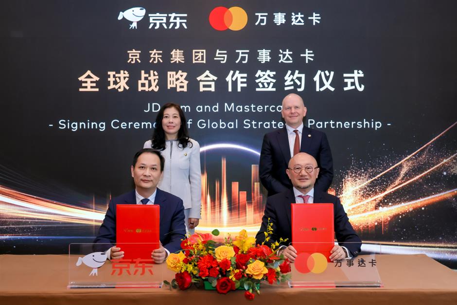China's Banks Seek New Profit Channels, Embracing 'Going Global' Trend