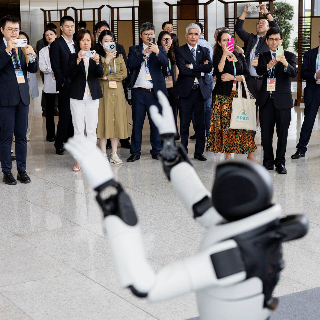 APEC Shanghai Meeting Shifts Focus to AI, Energy Security, And Supply Chain Resilience