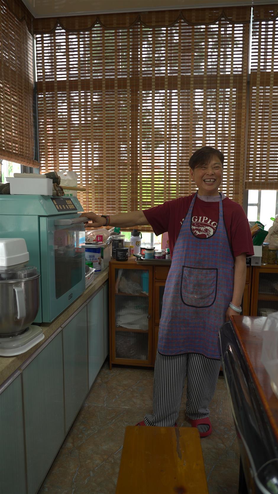 'China's Strongest Grandma': 63-Year-Old Shanghai Retiree Finds New Life Through Powerlifting