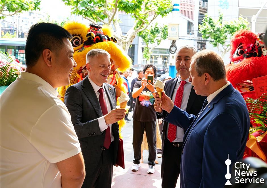 CIIE Exhibit Turns into Commodity as First Belarusian Ice Cream Store Opens