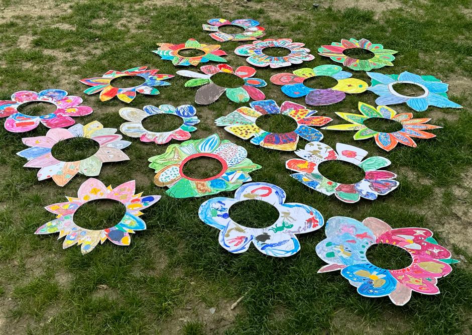 Blooming Hub: A Flower Drawing Party for Kids