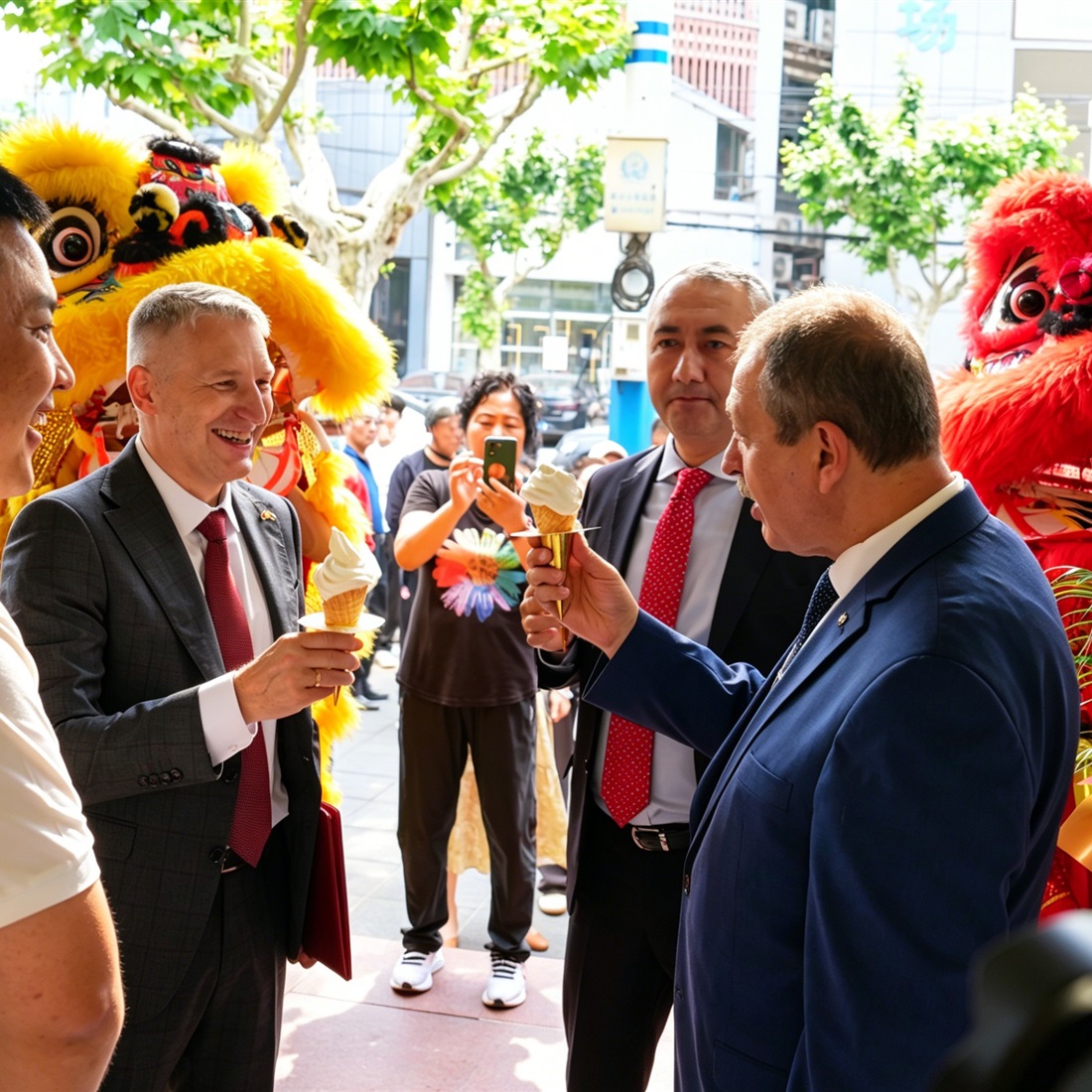 CIIE Exhibit Turns into Commodity as First Belarusian Ice Cream Store Opens