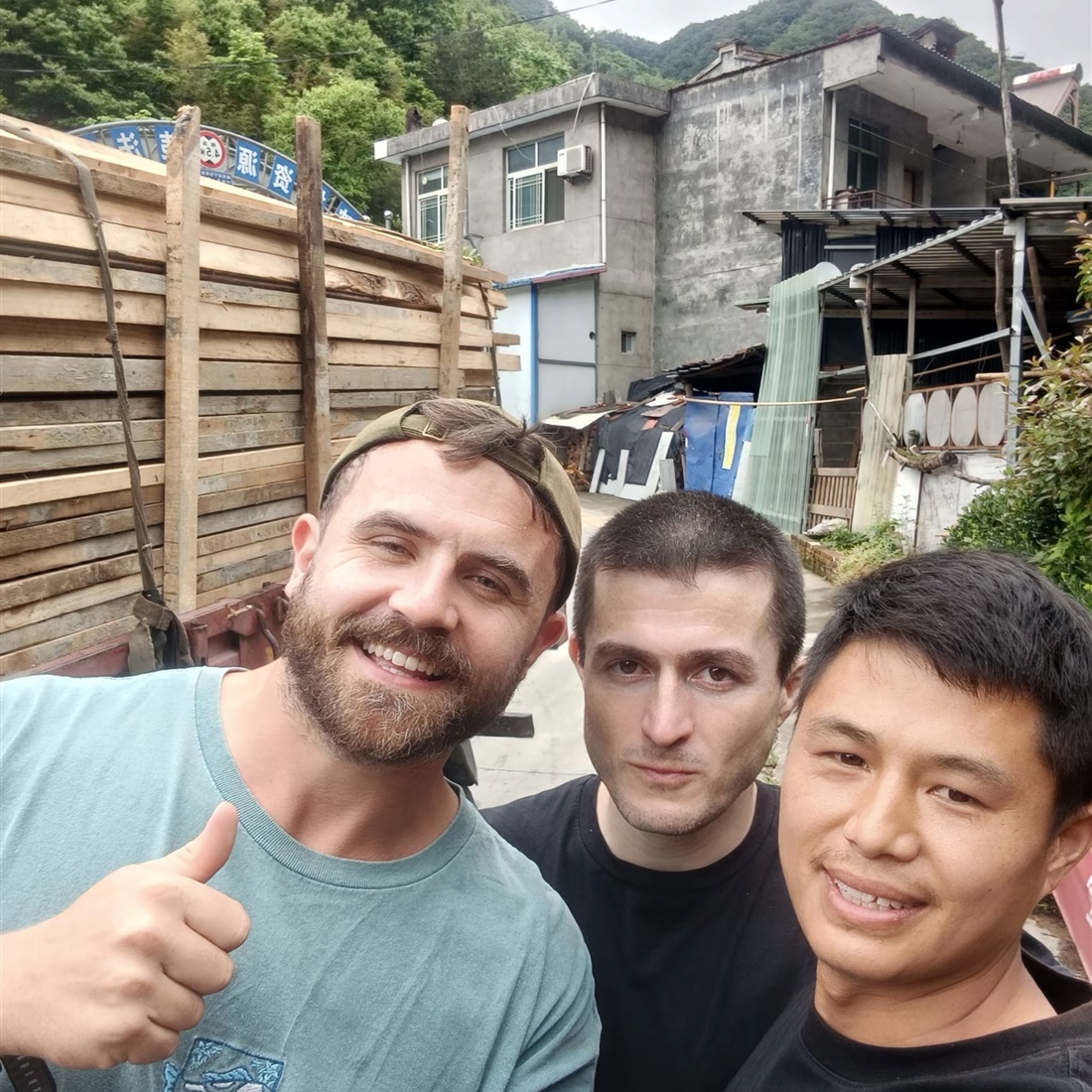 Chinese Truck Driver's Kindness Goes Viral After Picking Up 2 Foreign Influencers