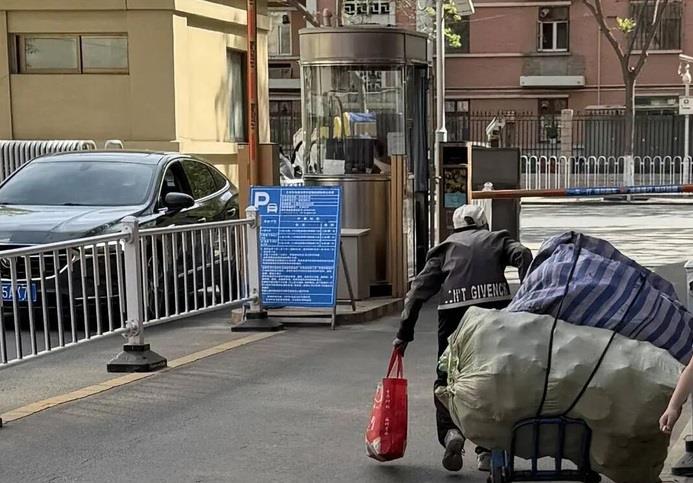 Three Cheers for Landa for Allowing Waste Collectors into Campus