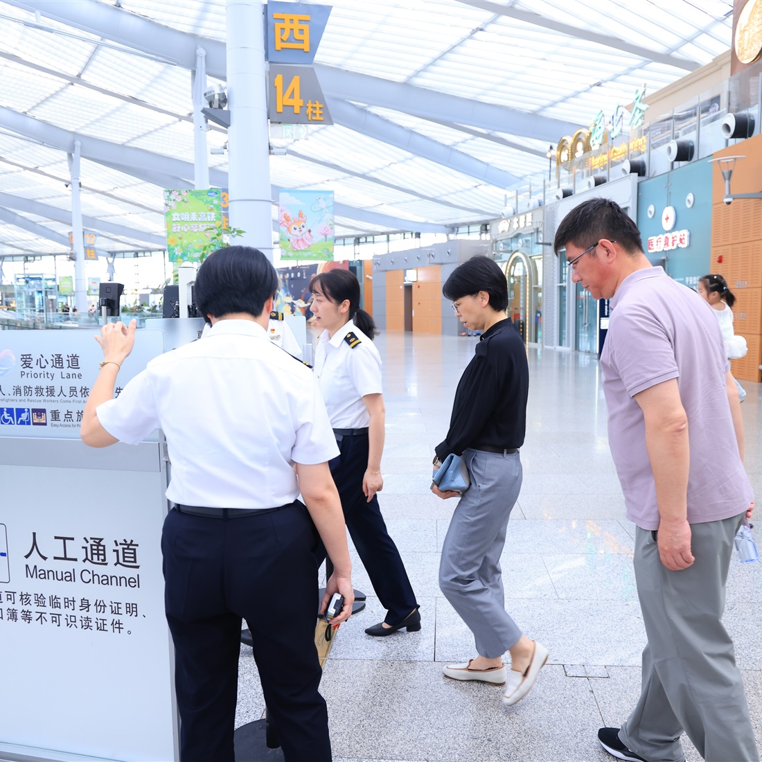 Shanghai Railway Services Get More Accessible for Passengers With Disabilities