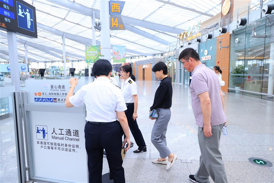 Shanghai Railway Services Get More Accessible for Passengers With Disabilities