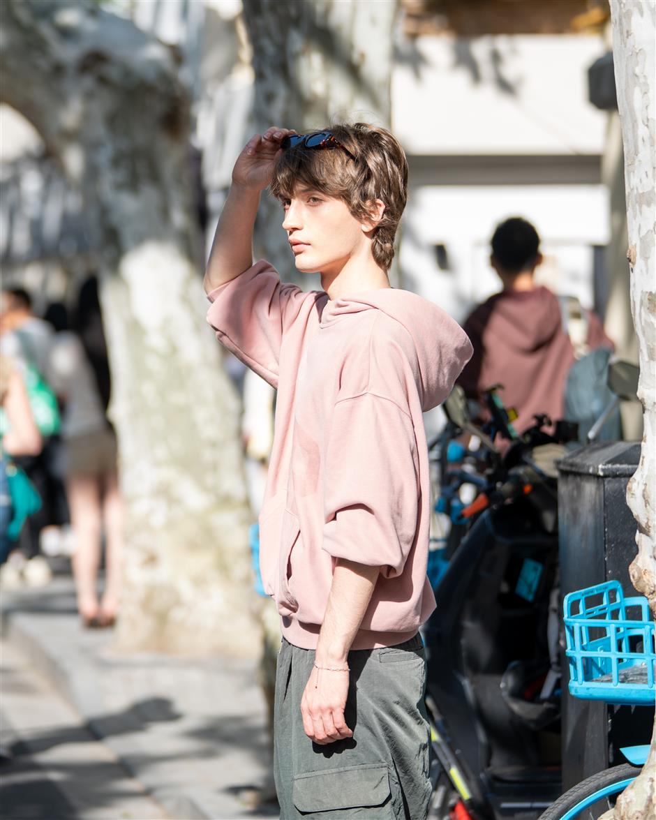 [SH Street Chic] 15 Candid Shots of Shanghai's Street Fashion, June Edition