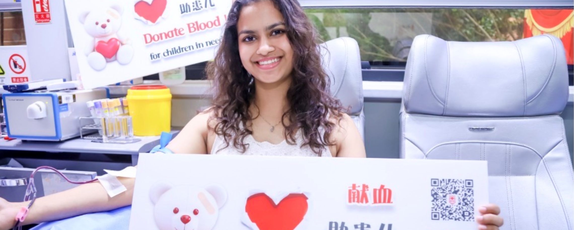 Volunteers From Home and Abroad Donate Blood to Save Sick Kids in Shanghai
