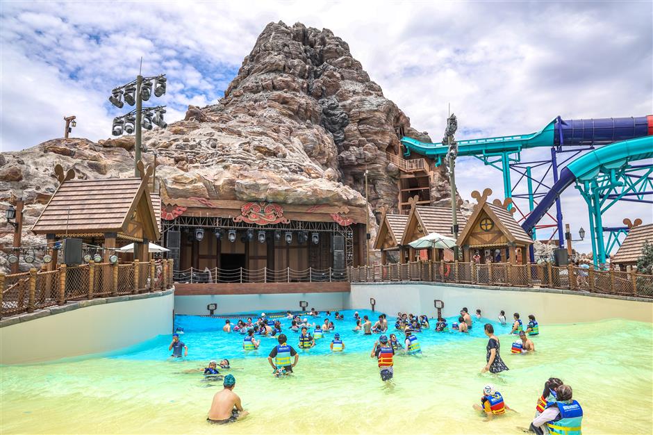 Calabash Brothers Make a Splash as Ski Resort Water Park's Summer Season Starts