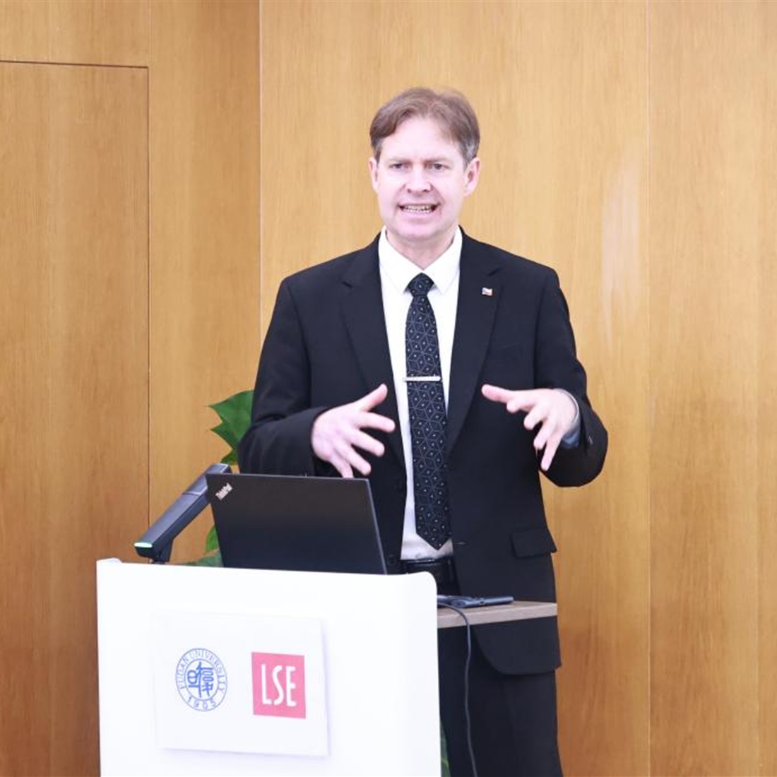 Czech MP Examines China-EU Ties Amid Global Economic Uncertainty