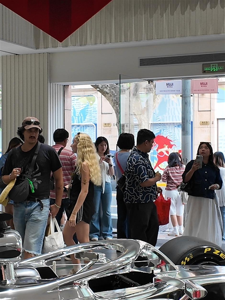 [First in SH] They're Flying to Shanghai to Queue for Pane, Songmont, Matcha Wang and Muva