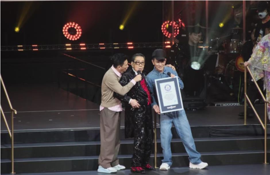 94-Year-Old Bowie Wu Becomes Oldest Chinese Artist to Stage Concert