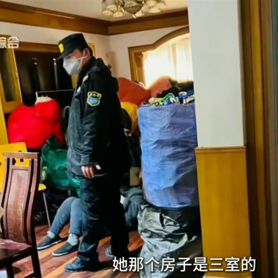Mother-Daughter Duo Evicted After Trash-Filled Shanghai Apartment Draws Roaches