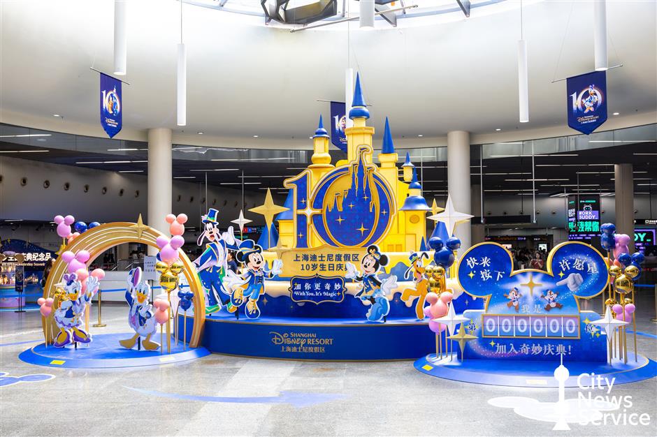 Magical Commute: Shanghai Metro Celebrates Disney's 10th Anniversary