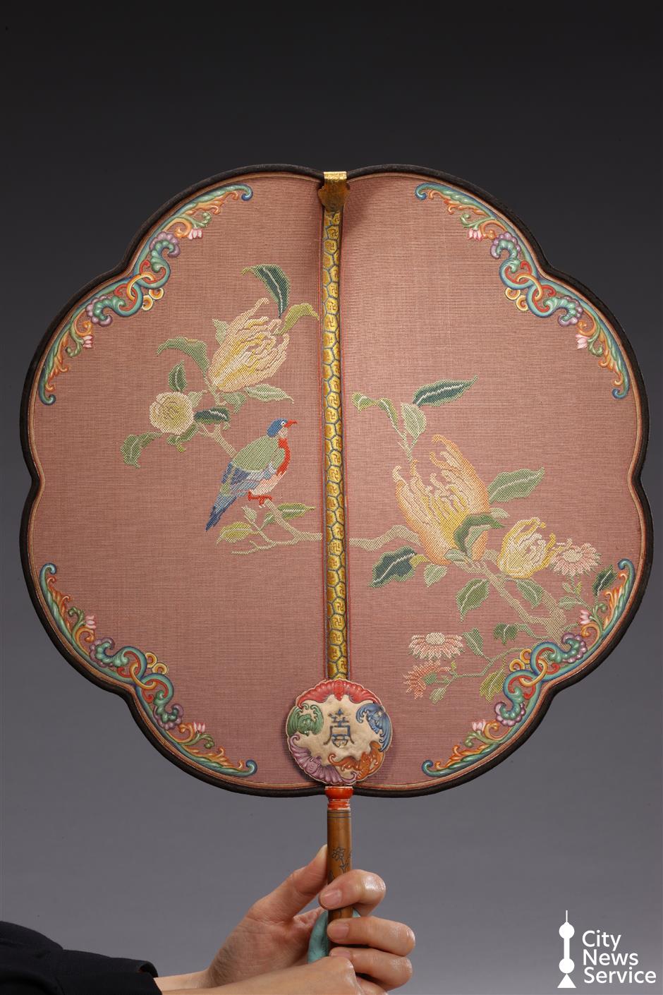 Rare Qing Dynasty Imperial Costumes to Go On Display in Shanghai